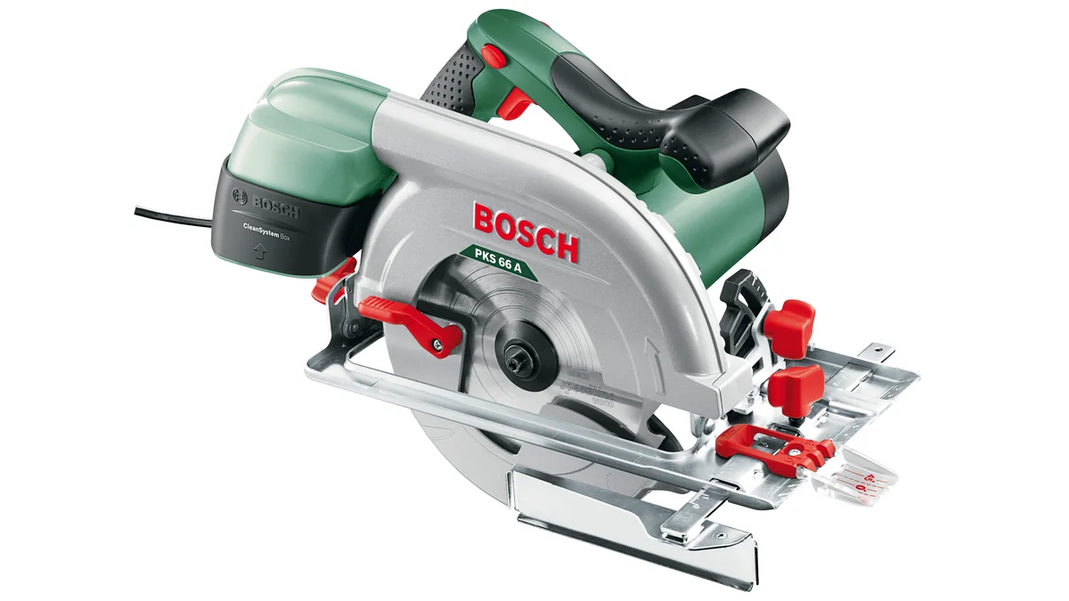 Scie circulaire filaire Bosch PKS 66 A de 190 mm vue de trois quarts, version vendue sans rail